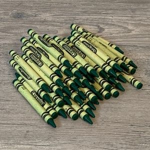 Bulk lot of  100 CRAYOLA Brand Crayons All Green in color